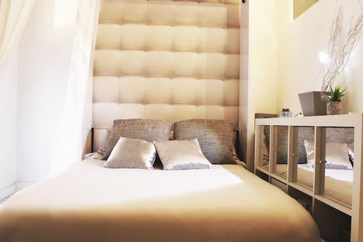 1ST CLASS near Louvre / Ultra-central near Louvre!