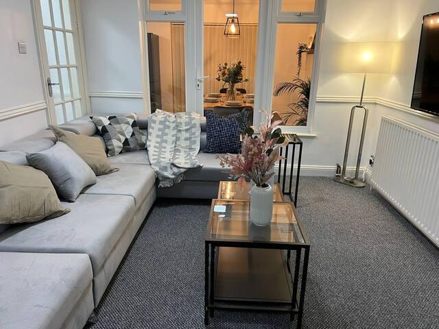 Large 4 Bed|Games Area|Parking|3