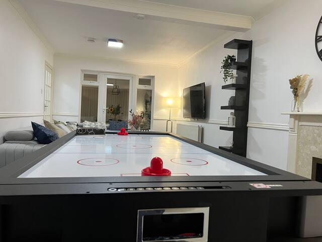 Large 4 Bed|Games Area|Parking|4