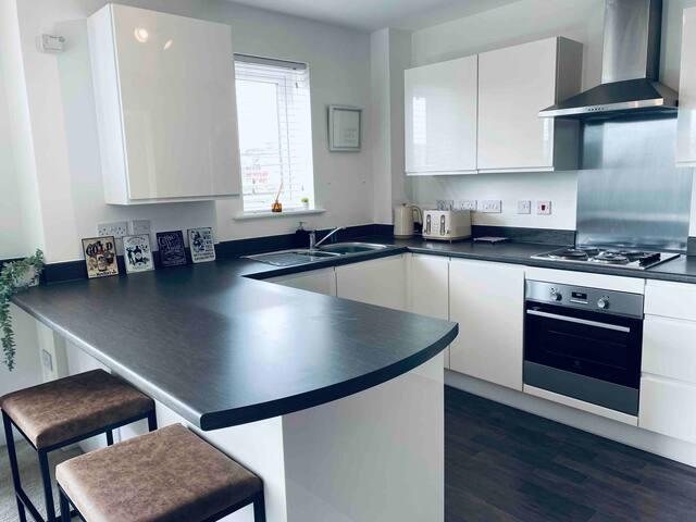 Luxury 2 Bedroom waterfront apartment with balcony4