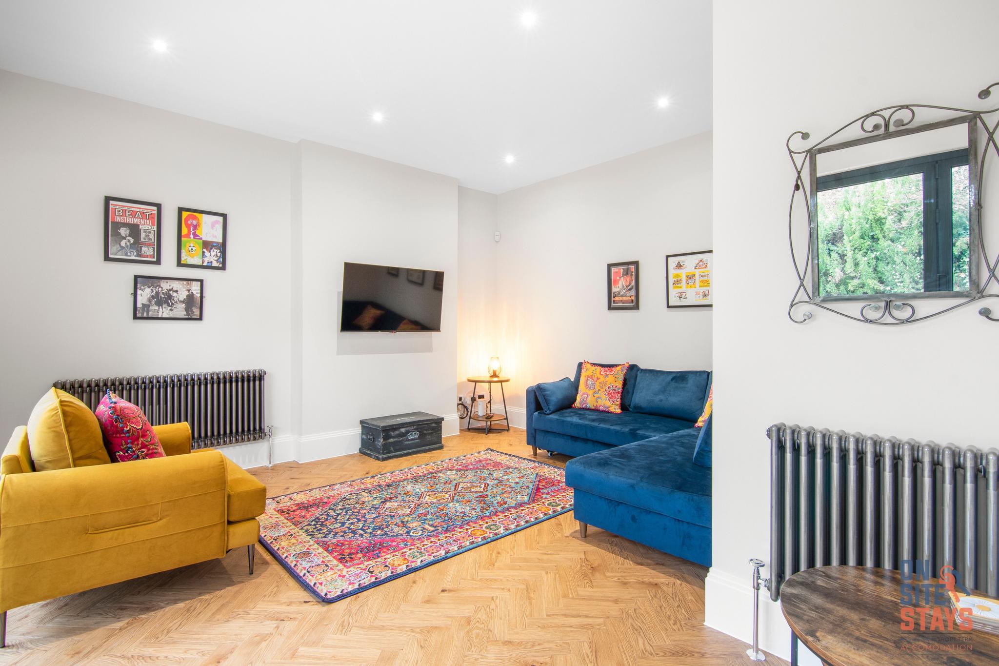 Gorgeous 4-BR w. Entertainment Space & Parking4