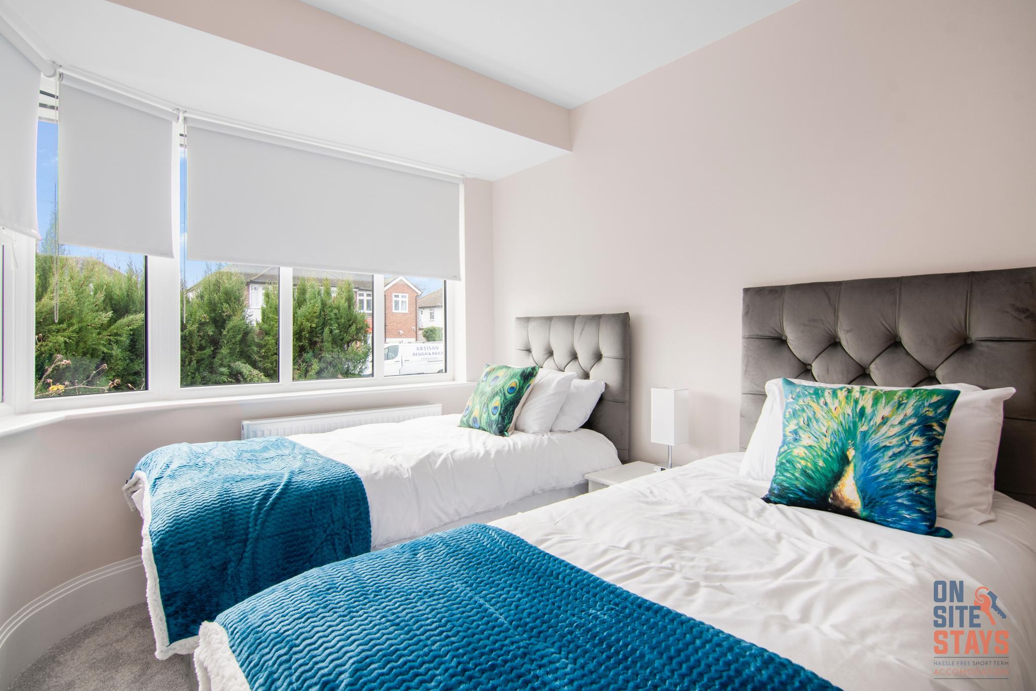 Gorgeous 4-BR w. Entertainment Space & Parking5