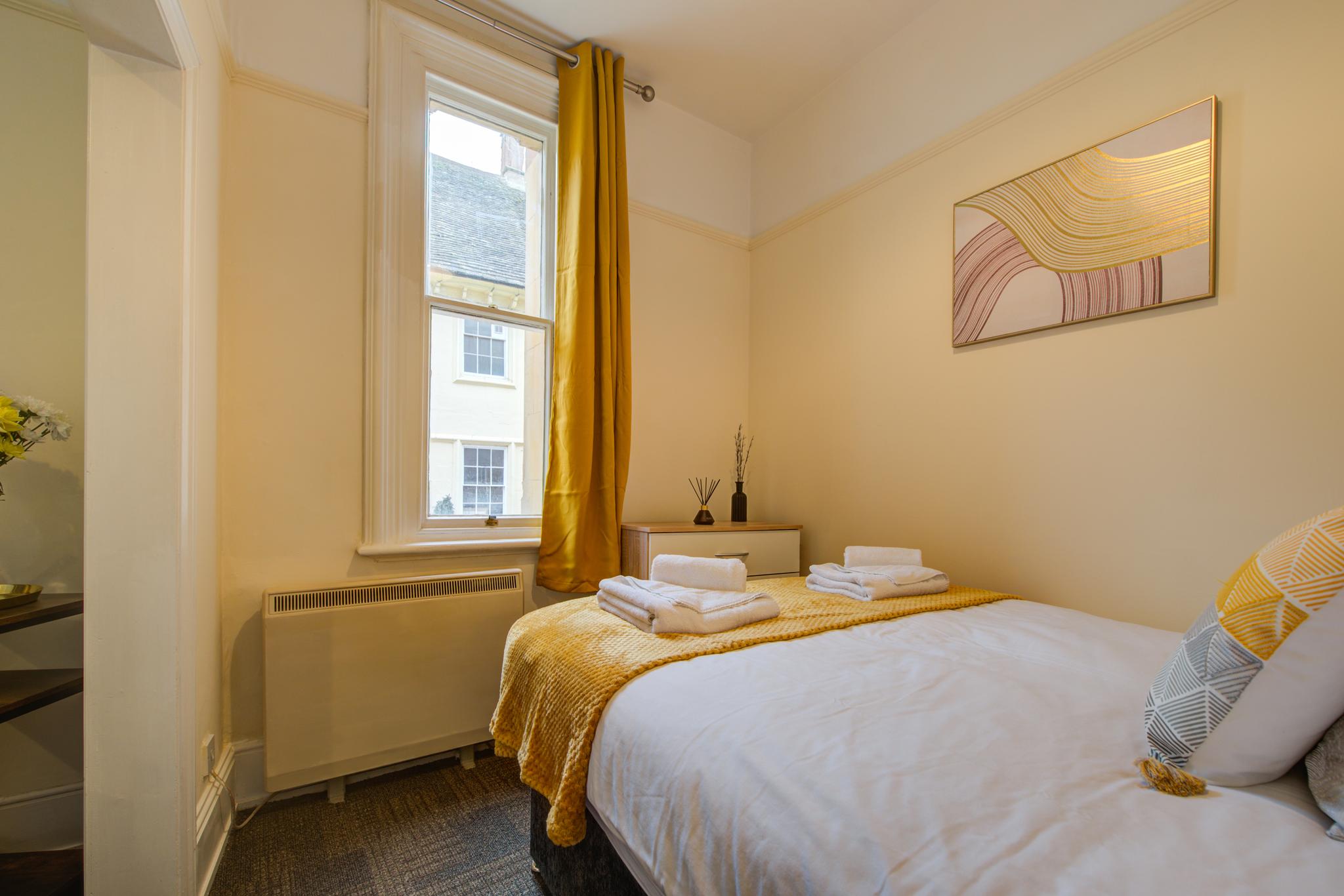 Studio Contractor Friendly Apartment6