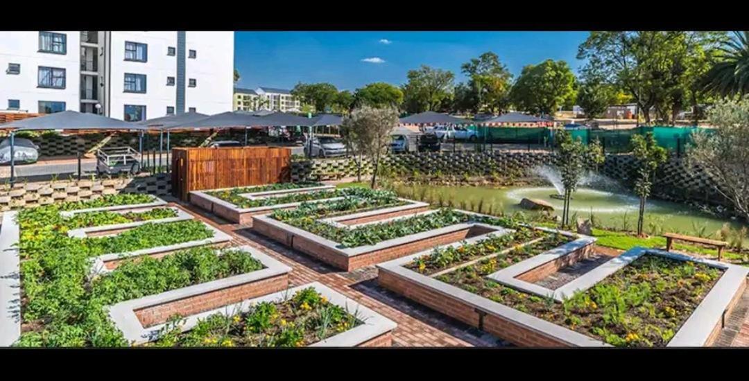 1 bedroom Luxurious Apartment in Sandton4