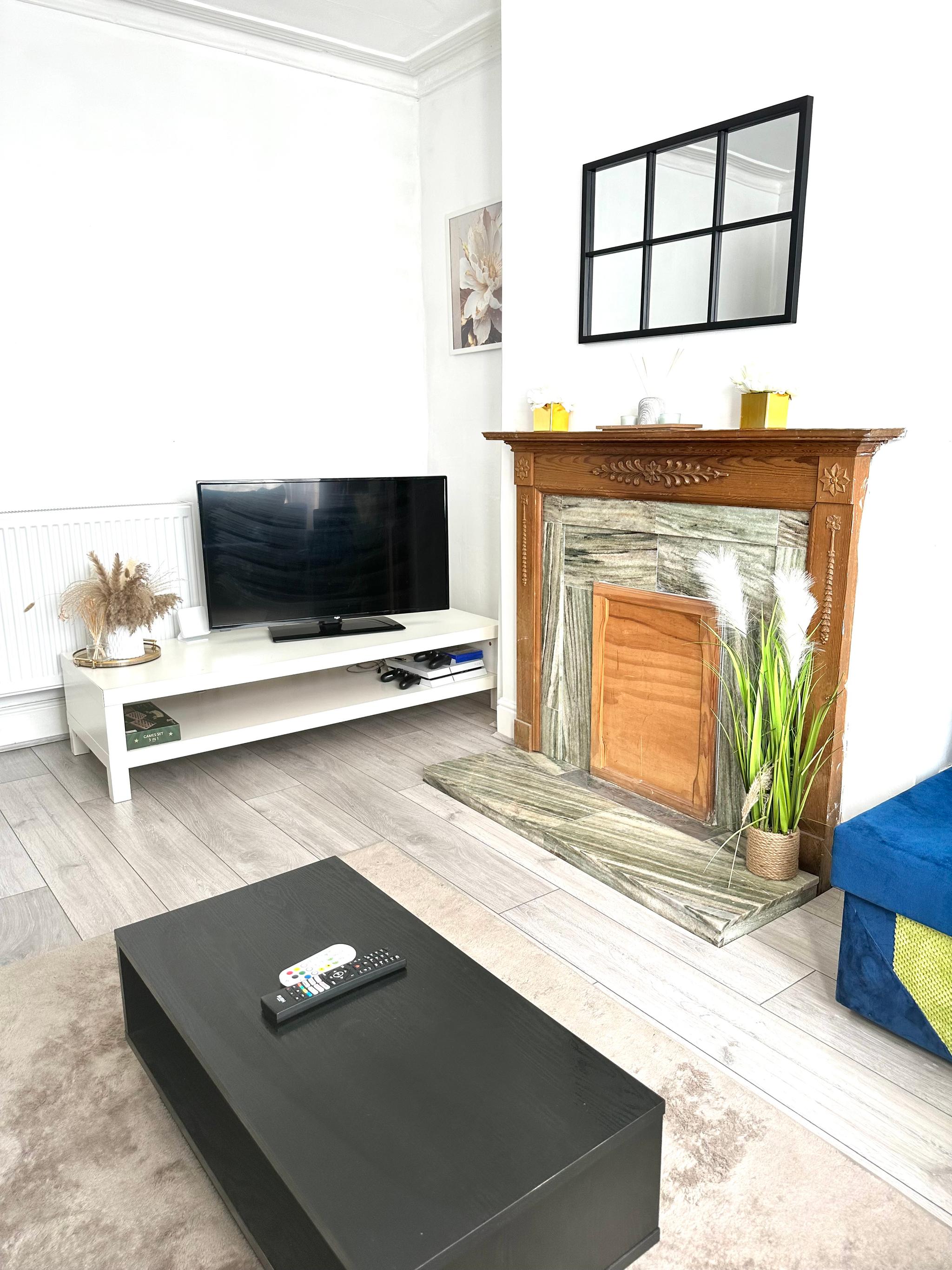 Elegant 4 Bed House with Garden and Parking