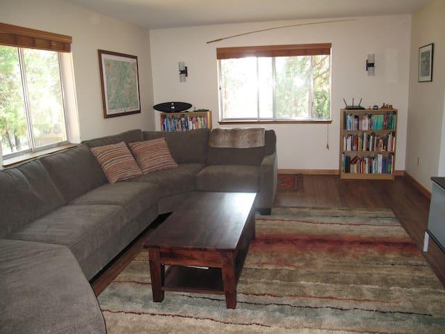 Feather Oaks: Quiet house in the forest6