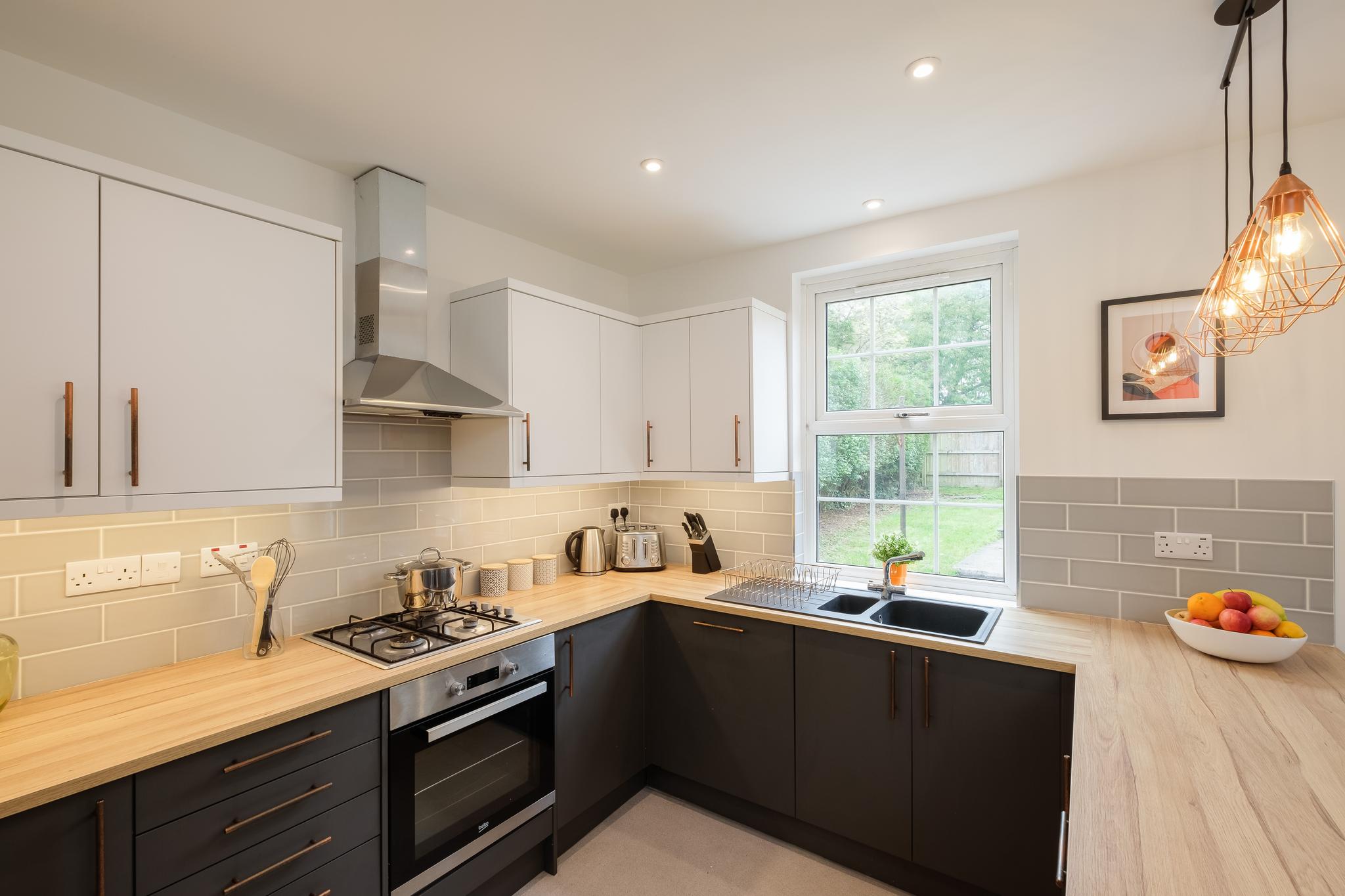 Business & Family Long Stays-4Bed-2Bath-Parking2