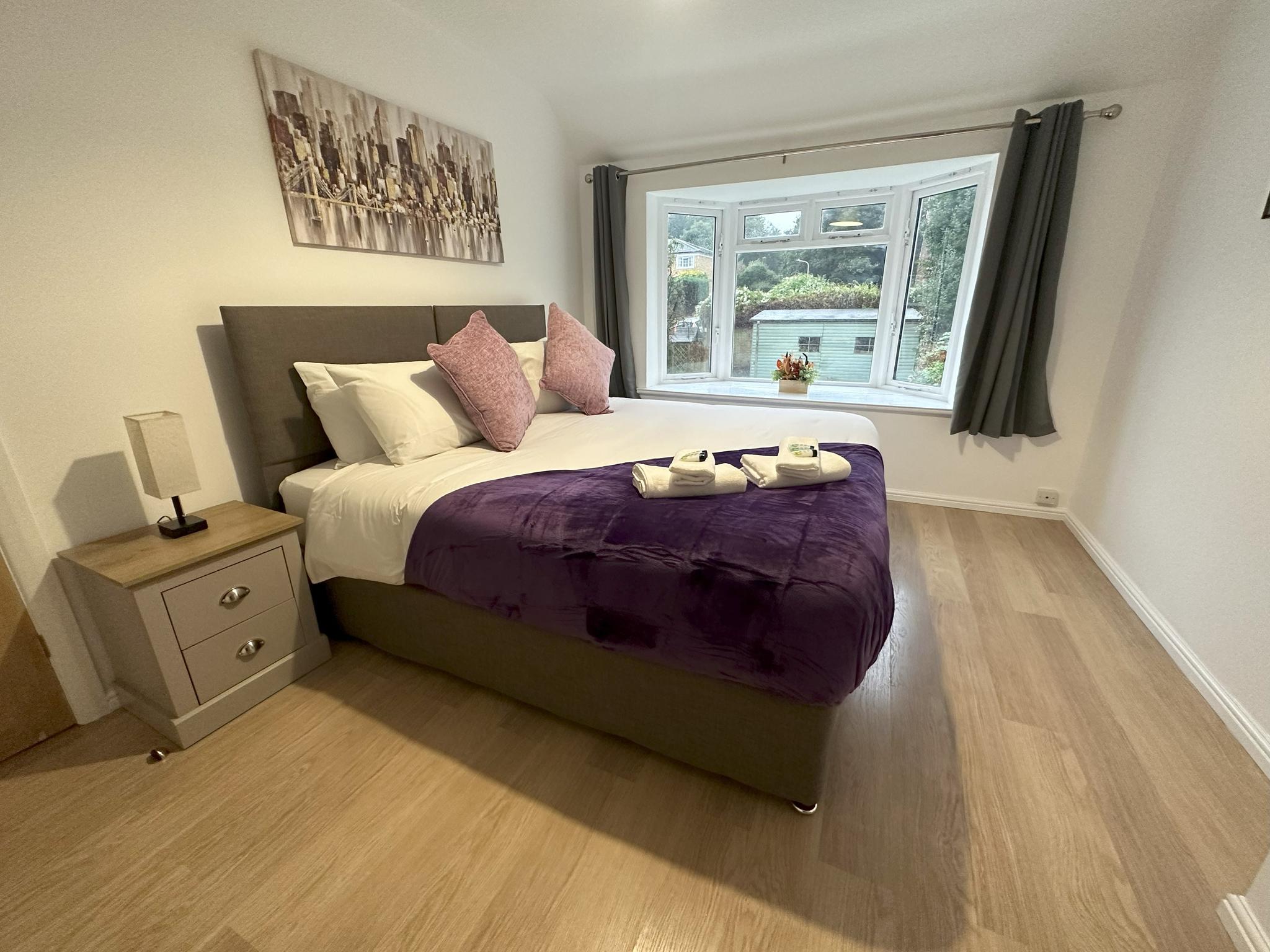 Spacious, 3 Bedroom, Parking & Garden6