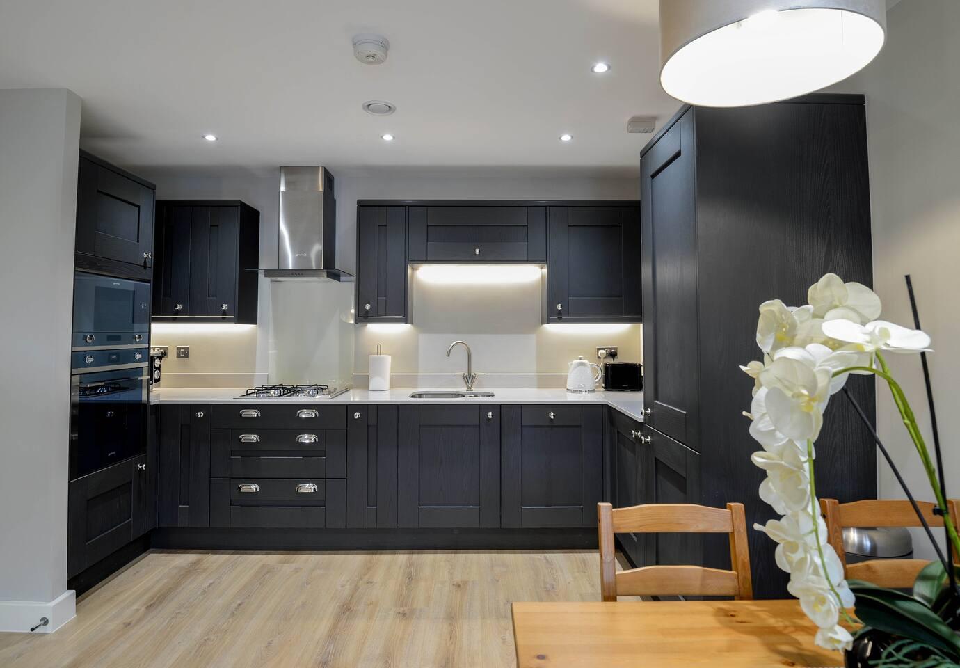 Weybridge - Luxury 2 bedroom apartment