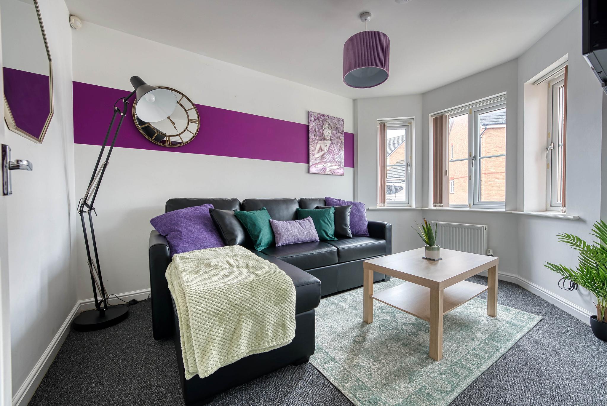 Beautiful 5 Bed House  Free WIFI4