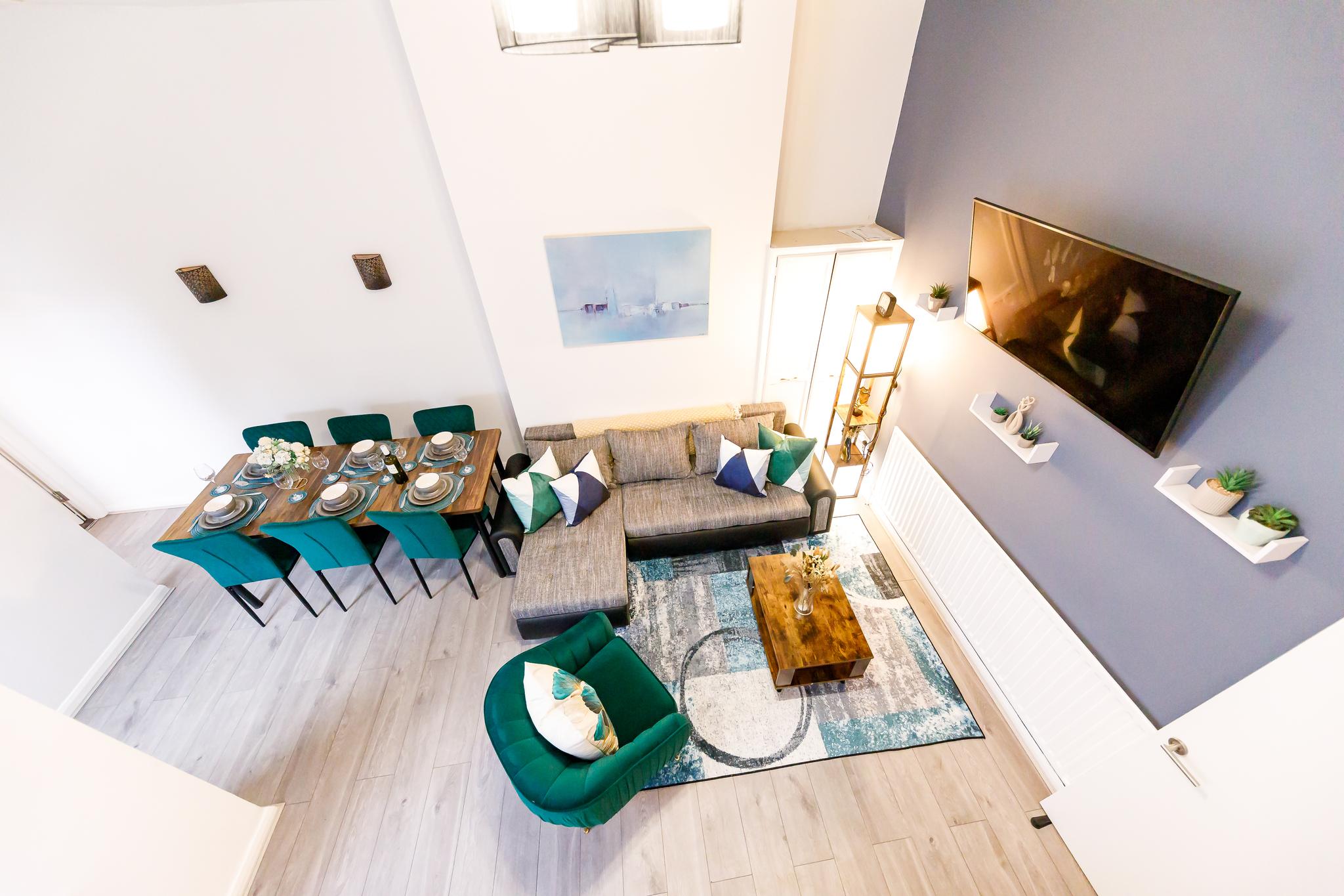 Fantastic 6 Bedroom House!3