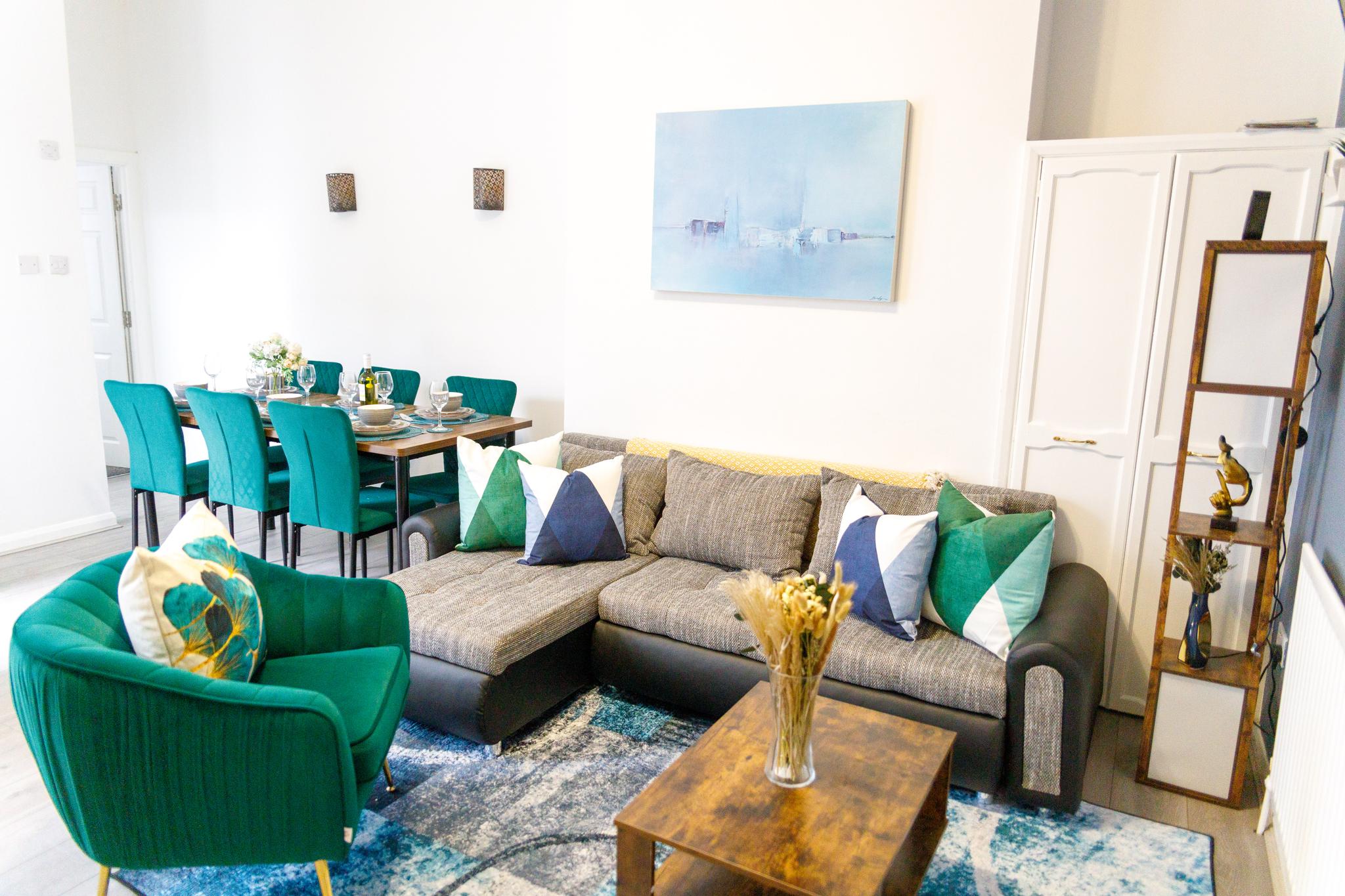 Fantastic 6 Bedroom House!5