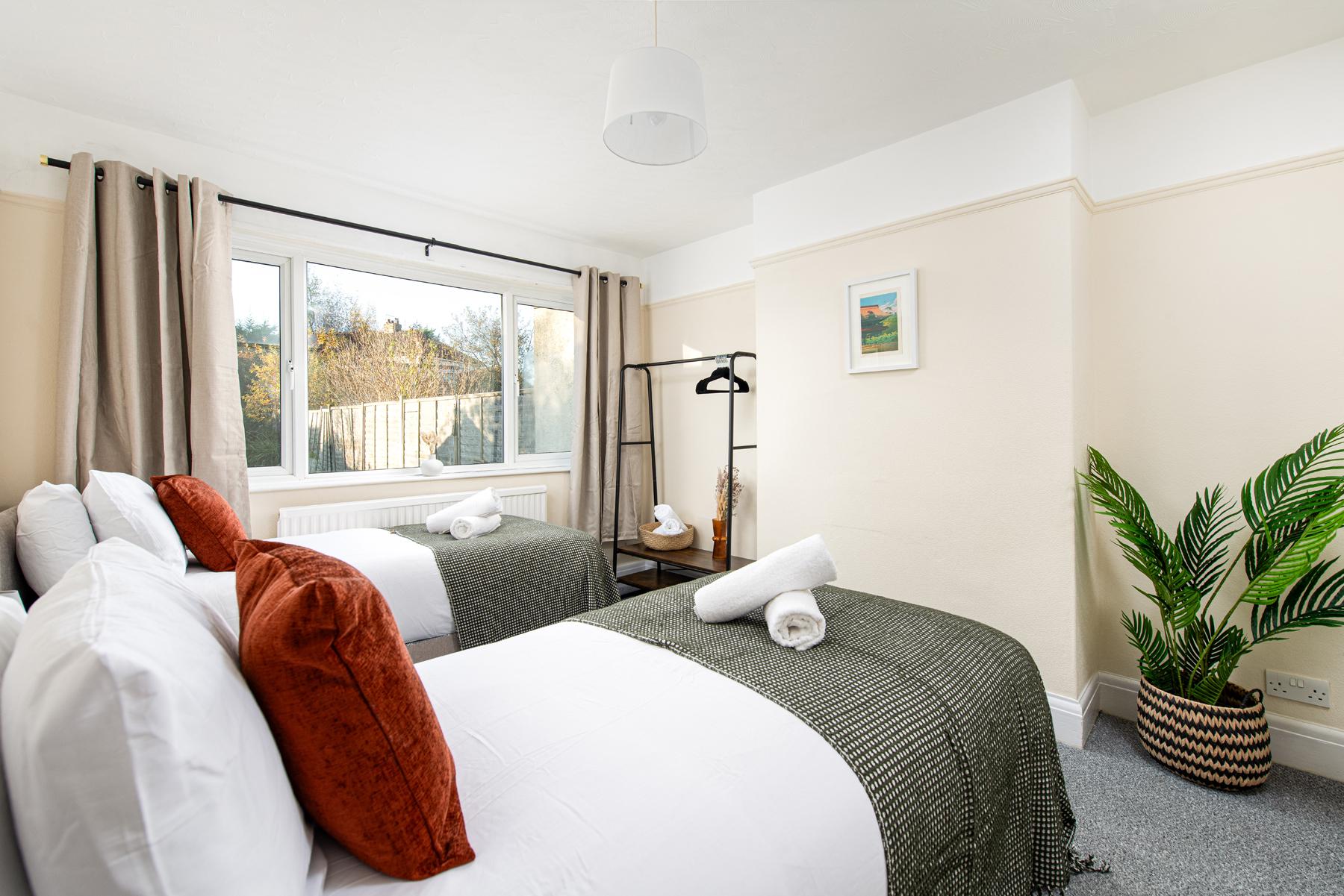 Business & Families Long Stays-4bed-Parking+Garden3