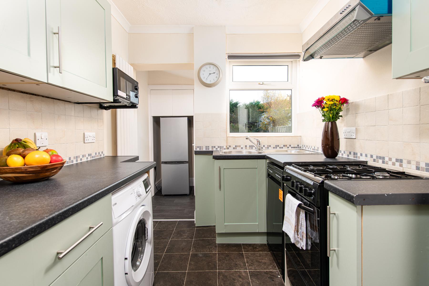 Business & Families Long Stays-4bed-Parking+Garden2