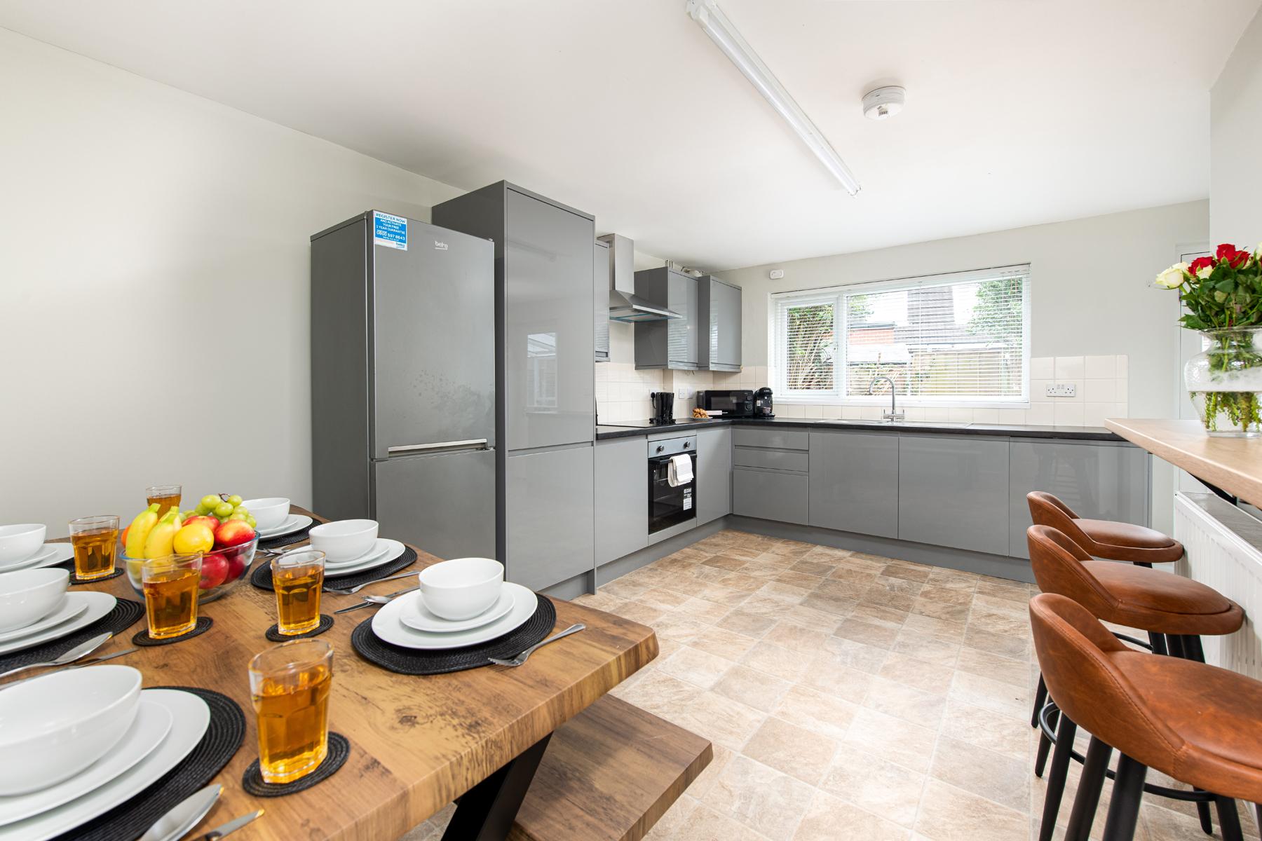 Business & Group Stays-Sleeps 9-Parking & Garden2