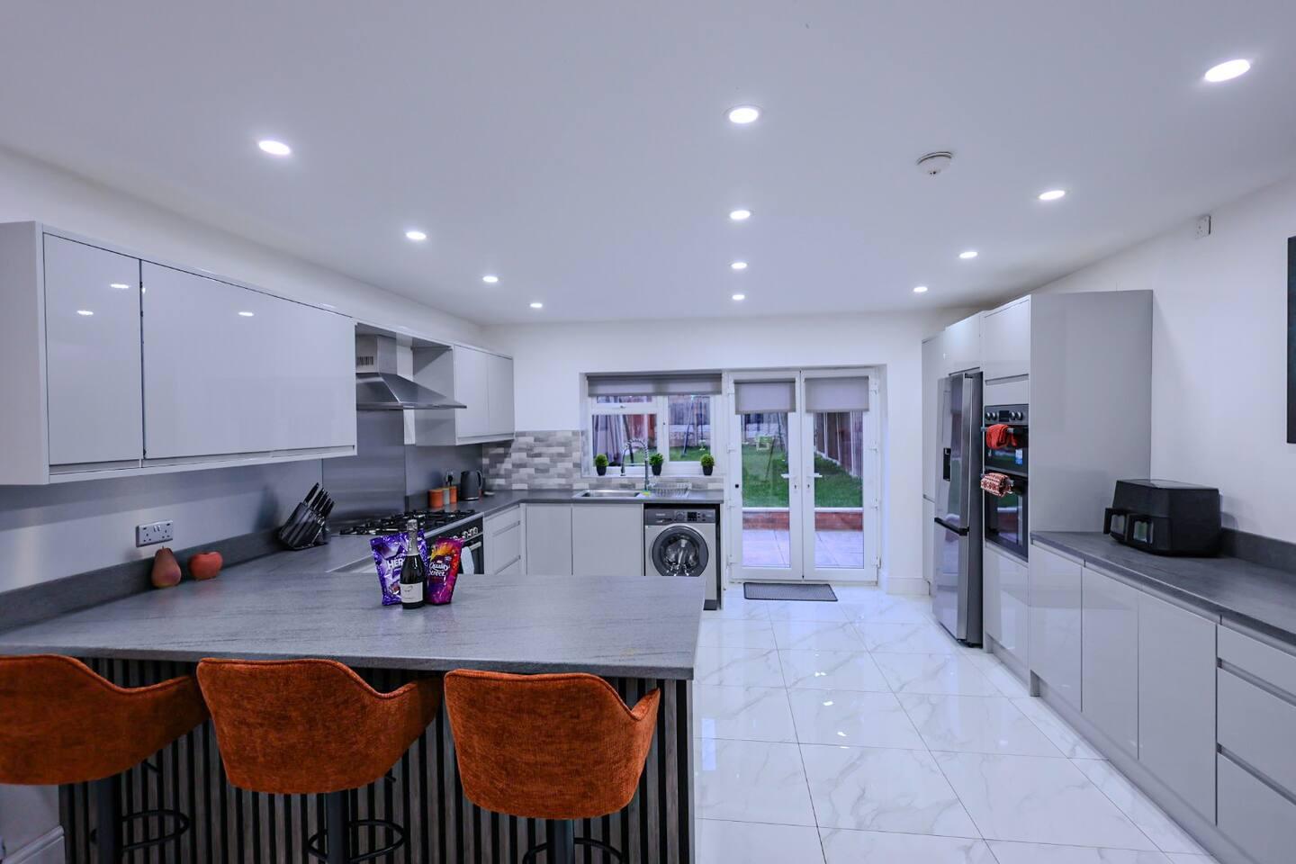 16+Guest Luxury Large Home in HallGreen Airpt/NEC