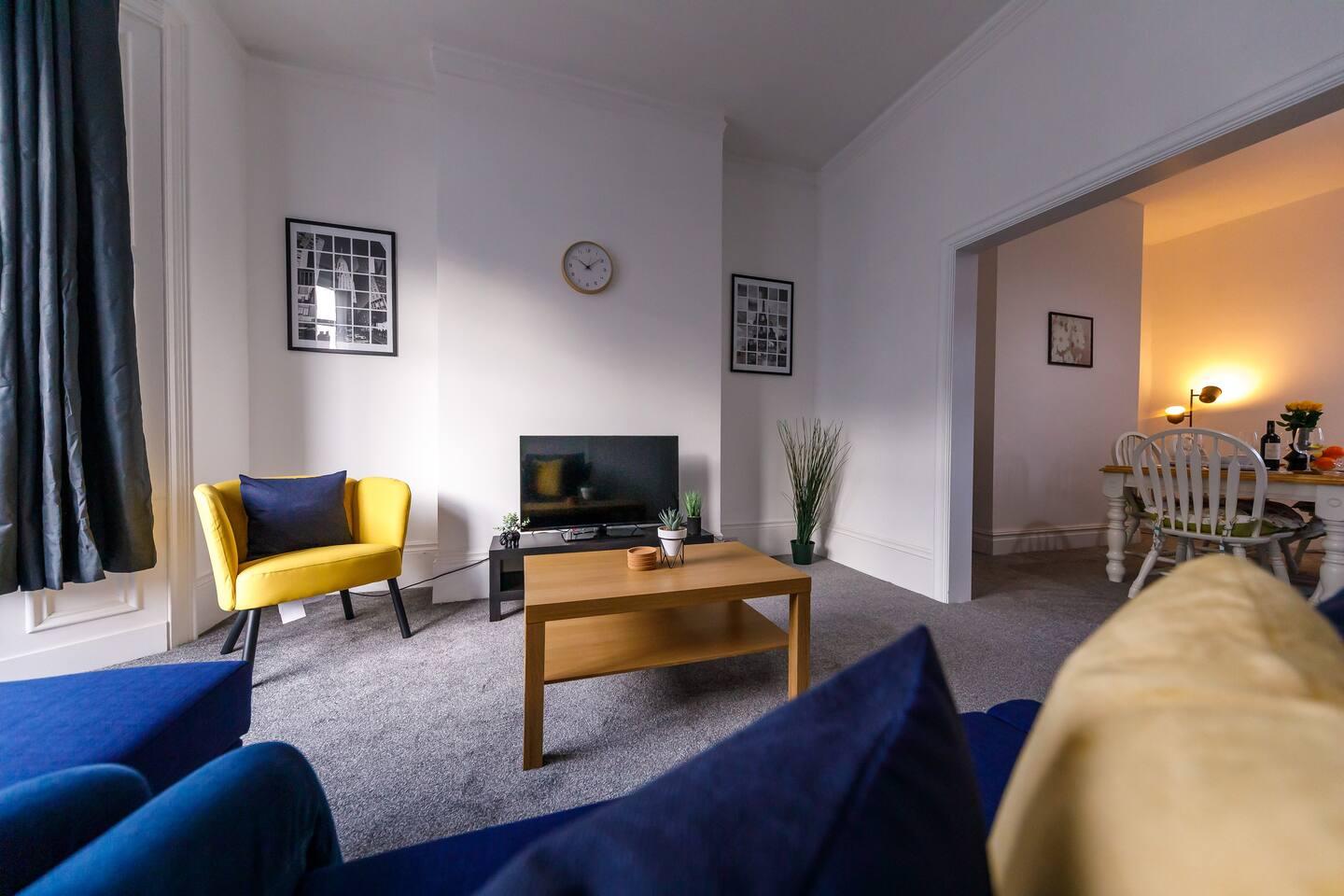 Huge 5Bed Nr Nissan&CrownWorks WIFI & Parking3