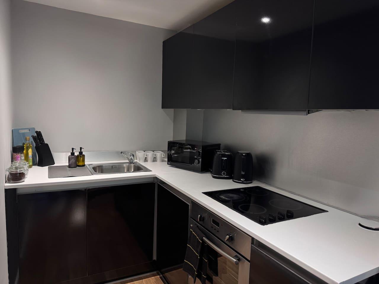 2 Bed Leeds Train Station Apartment City View5