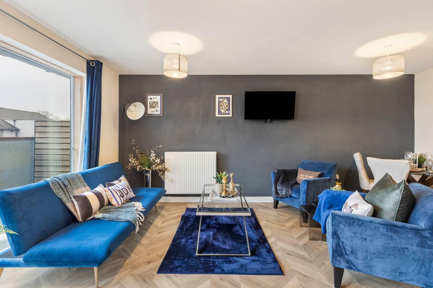 Ctr Swindon Free parking Perfect for Contractors