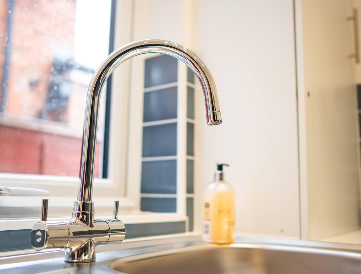 Stunning 4 bedroom House in Crewe Town Centre4