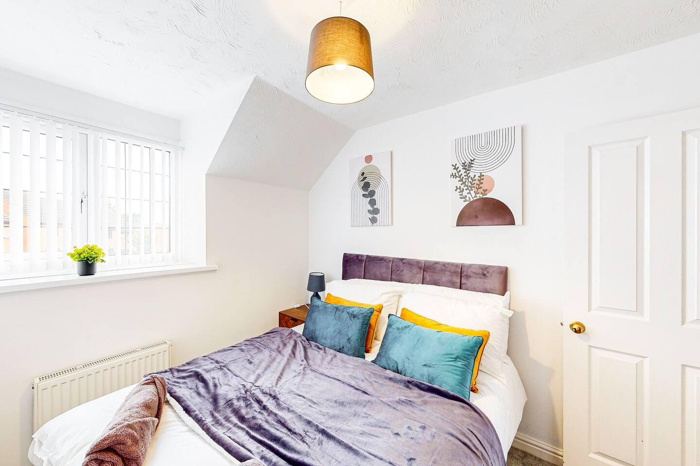 Modern Home, Sleeps 8, Parking3