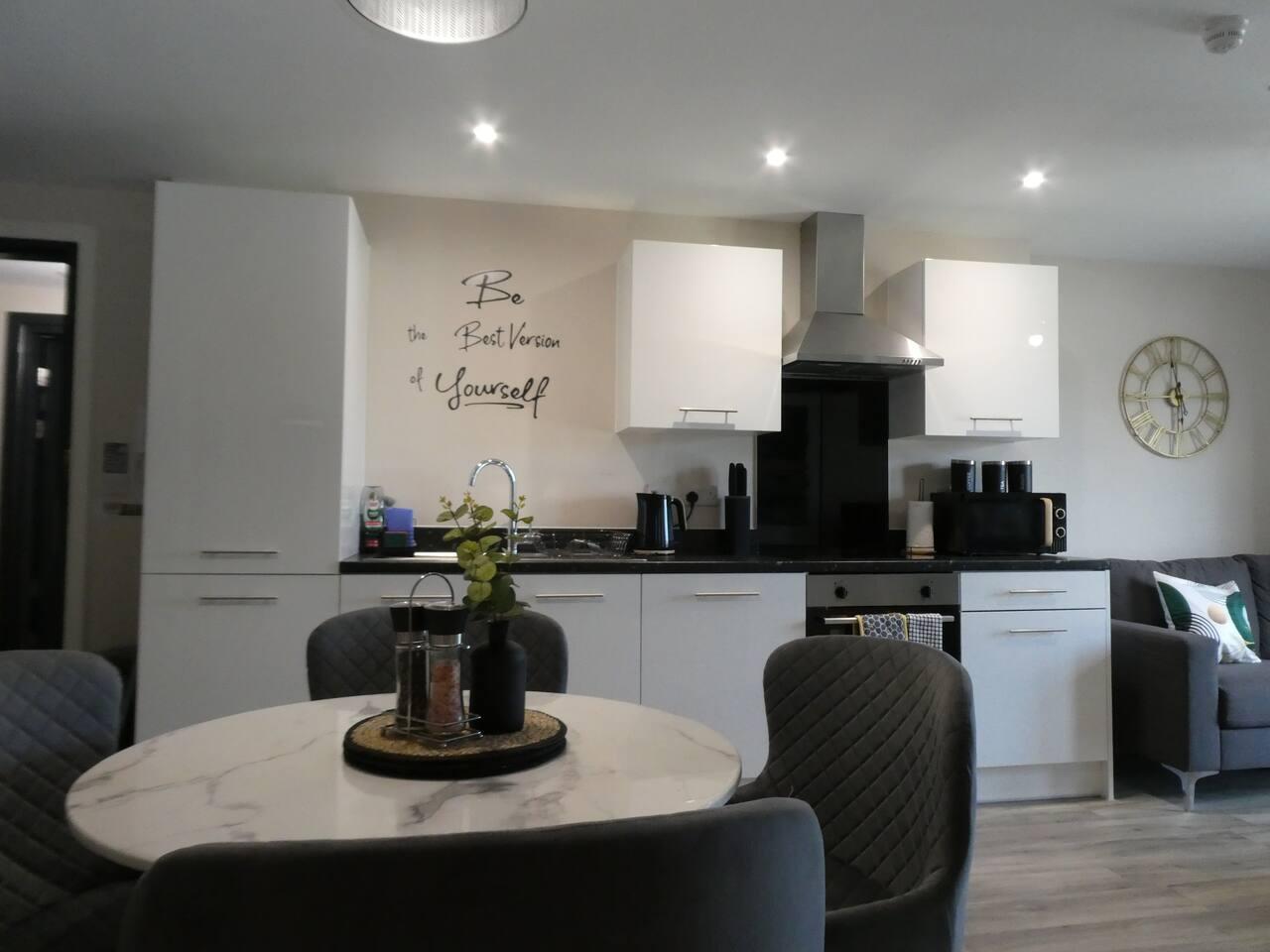 2 BED 2 BATH APT -Free Parking, Close to CITY CTRE3