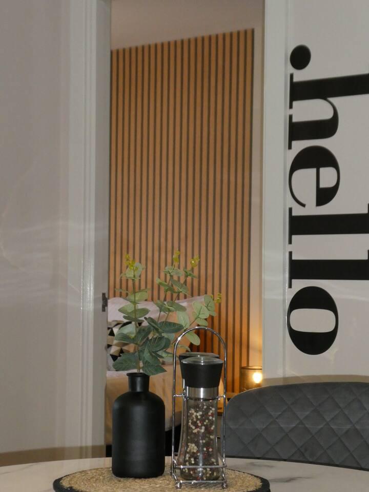 2 BED 2 BATH APT -Free Parking, Close to CITY CTRE4