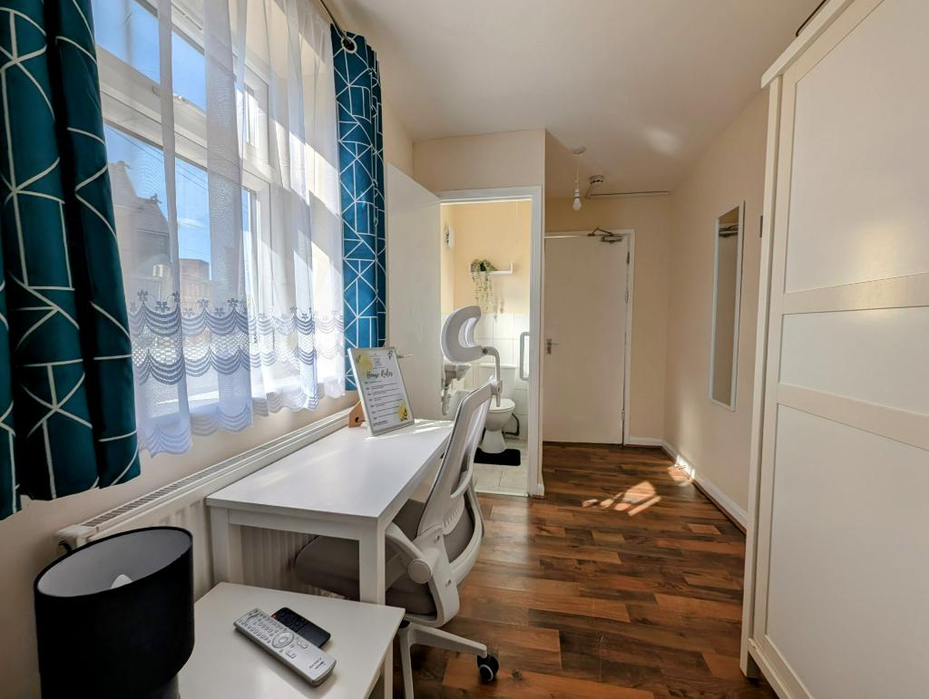 Cosy Double Room in Hounslow Town Centre