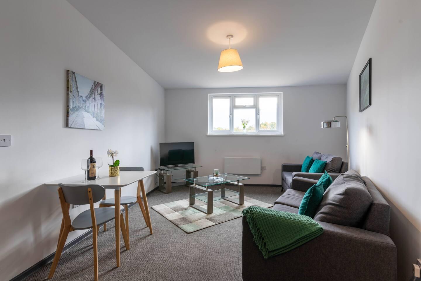 2 bed, Parking, Netflix, A1 Road