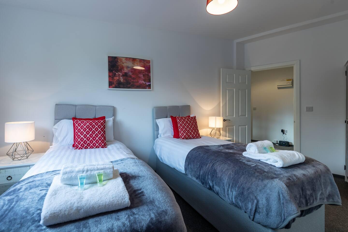 2 bed, Parking, Netflix, A1 Road6