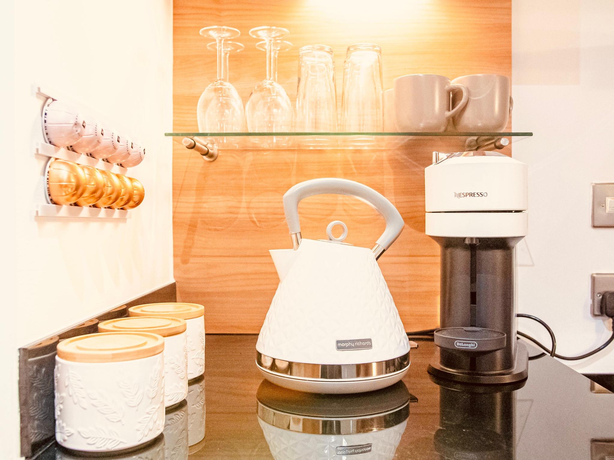 2 Bed Apart by Leeds Dock with Balcony River View4