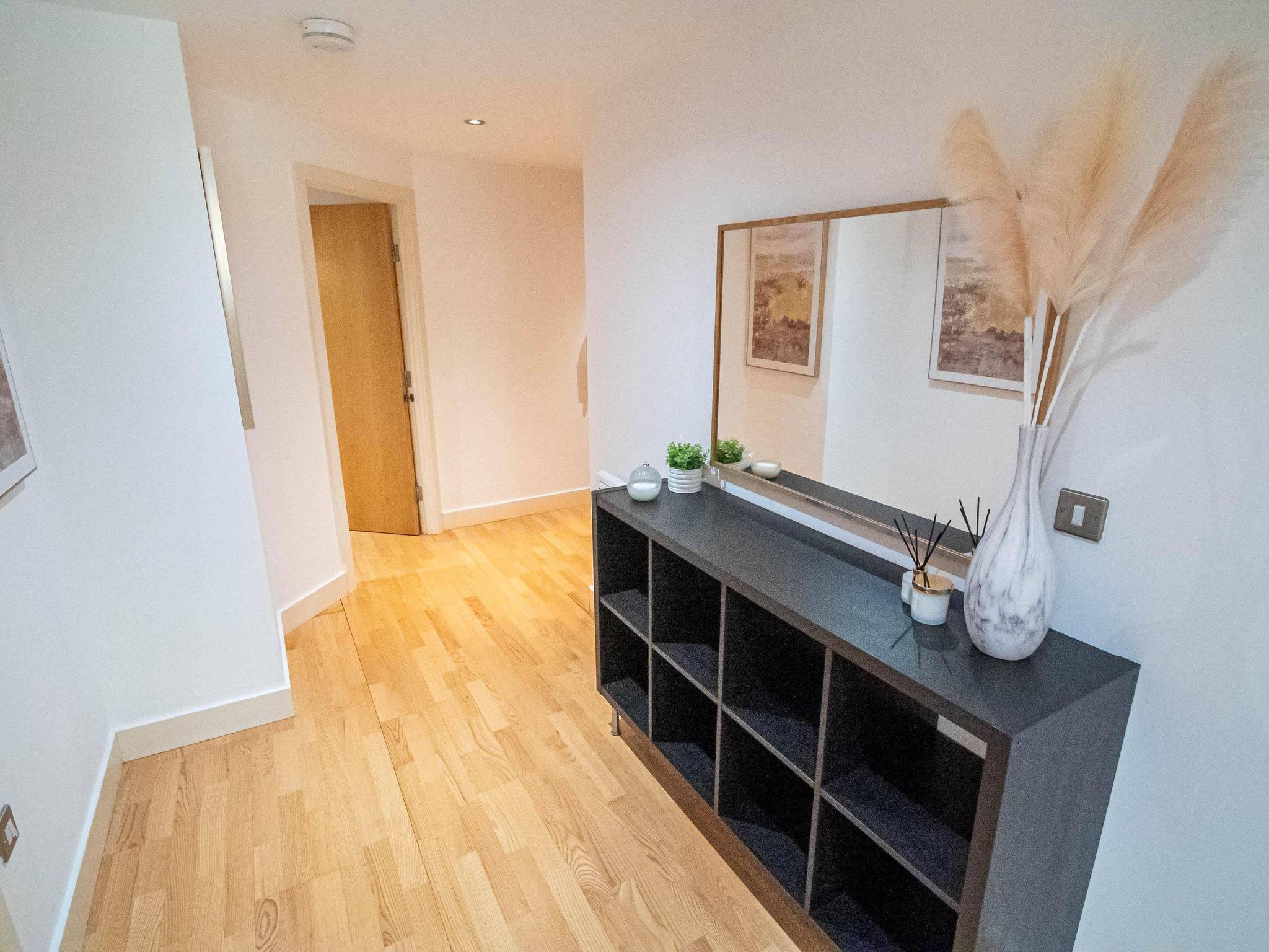 2 Bed Apart by Leeds Dock with Balcony River View5