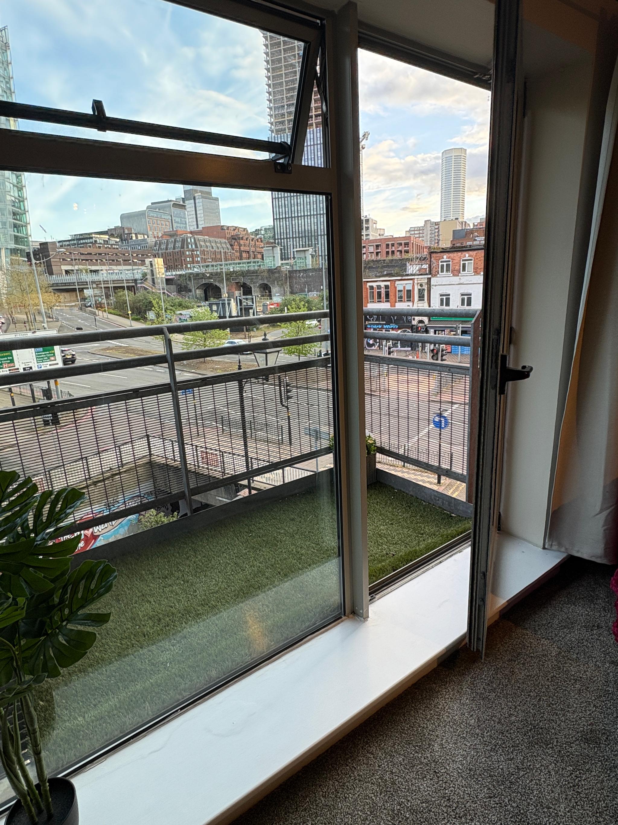 Birmingham City Centre | Sleeps 6 | Free Parking6