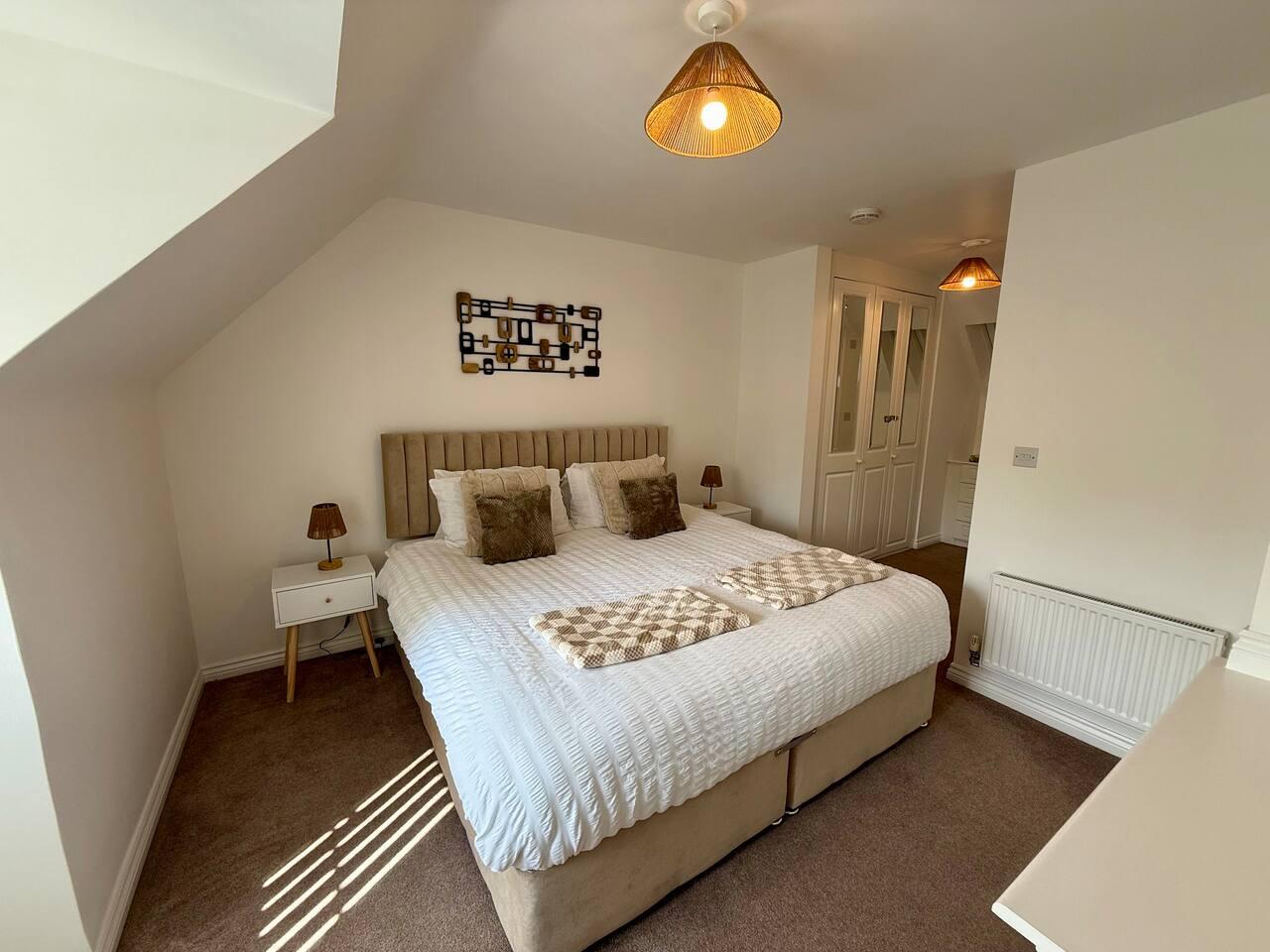 "The Lakes" 3 bed house CBS Arena,  NEC / BHX, M6