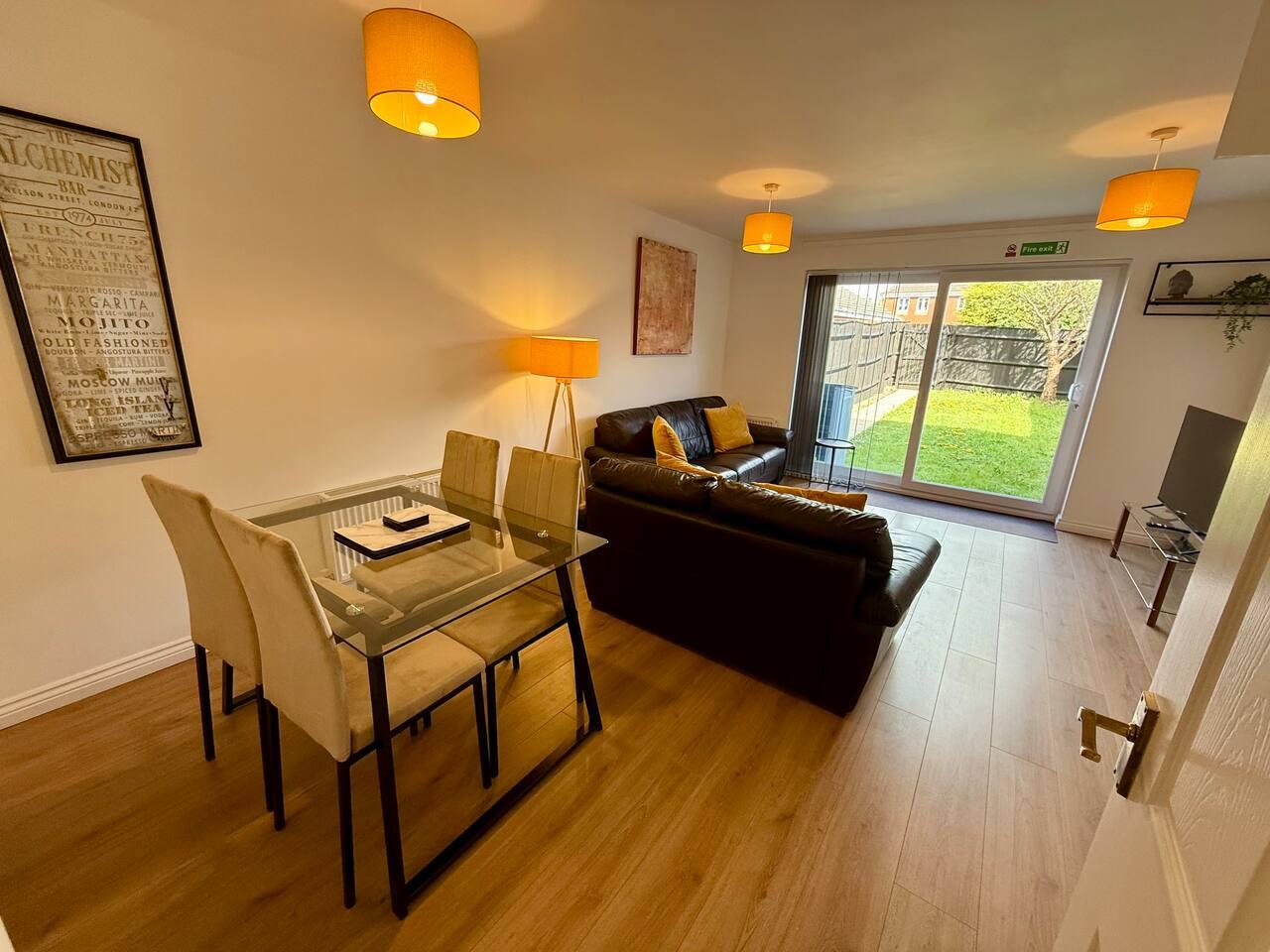 "The Lakes" 3 bed house CBS Arena,  NEC / BHX, M62