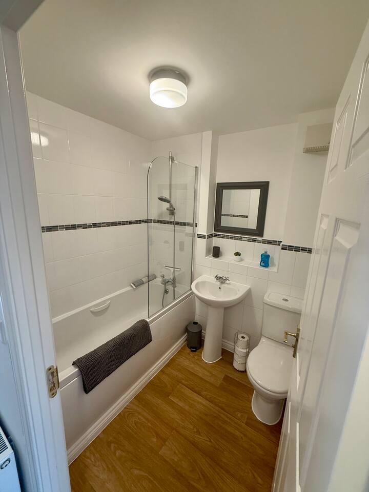 "The Lakes" 3 bed house CBS Arena,  NEC / BHX, M66