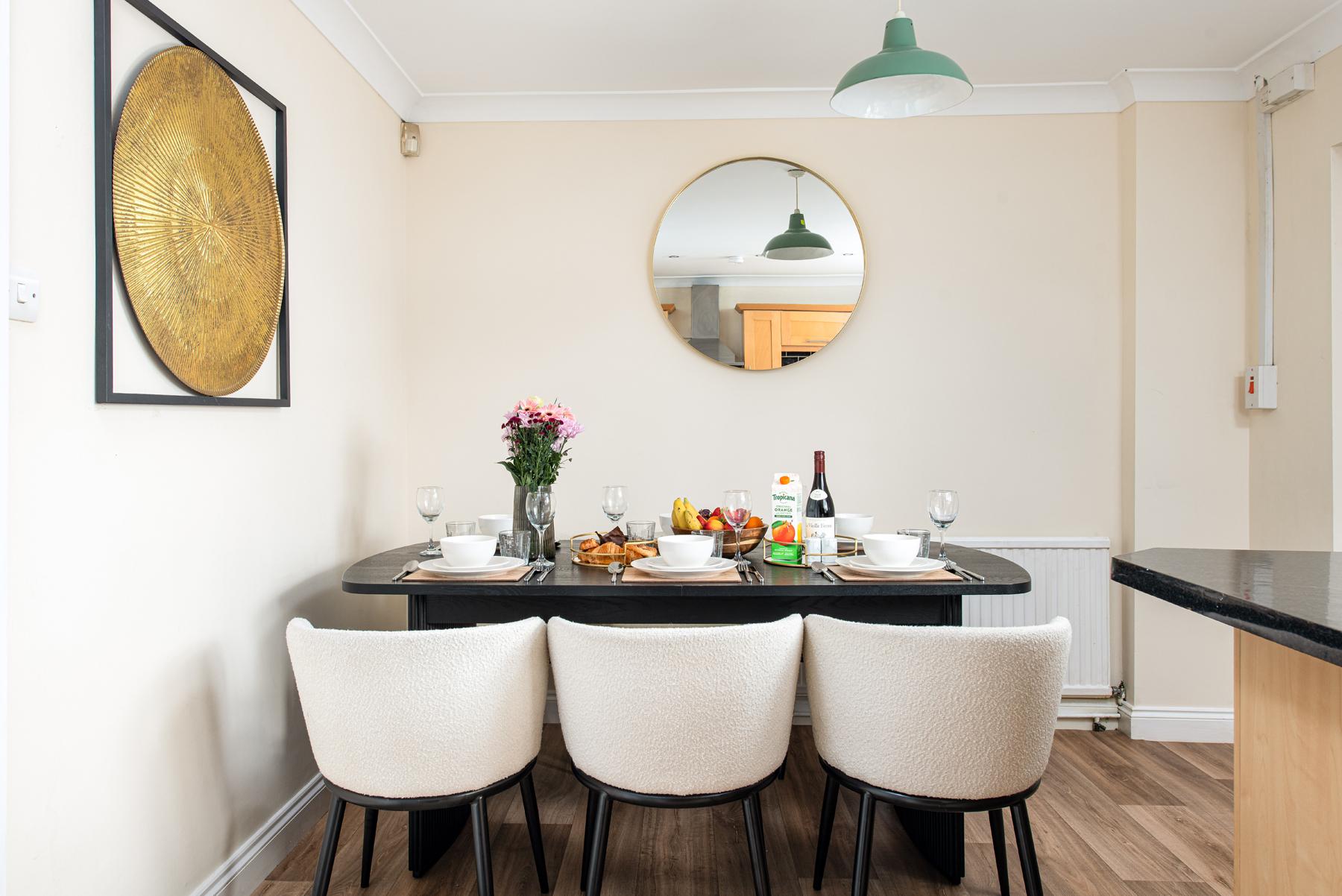 Business & Group Long Stays-Sleeps7-Parking+Garden5