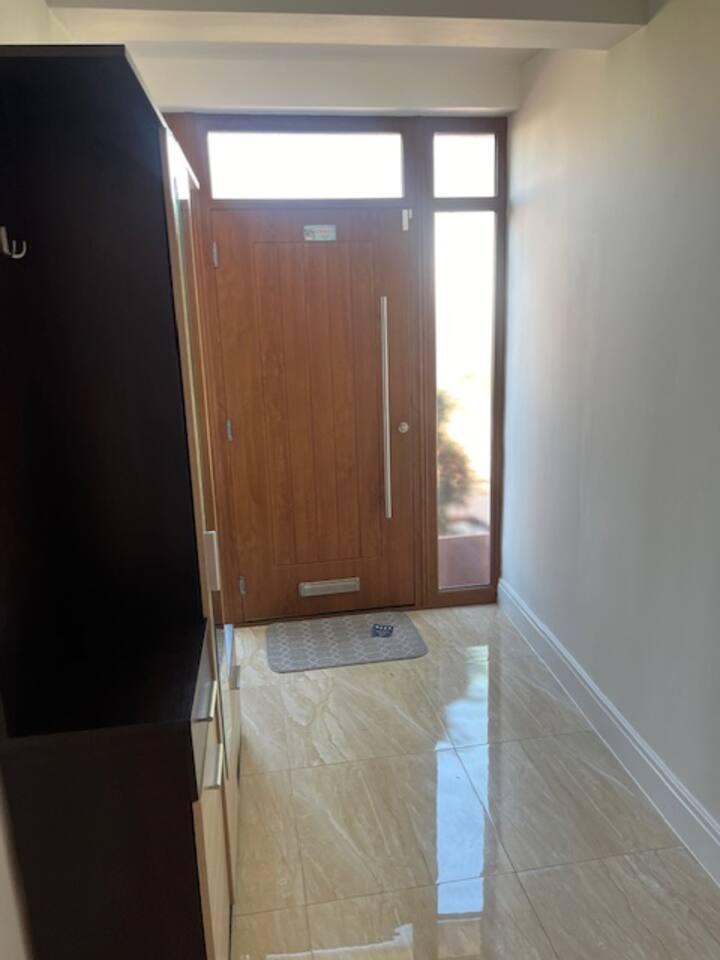 Spacious 3 bedroom home near Enfield Town5