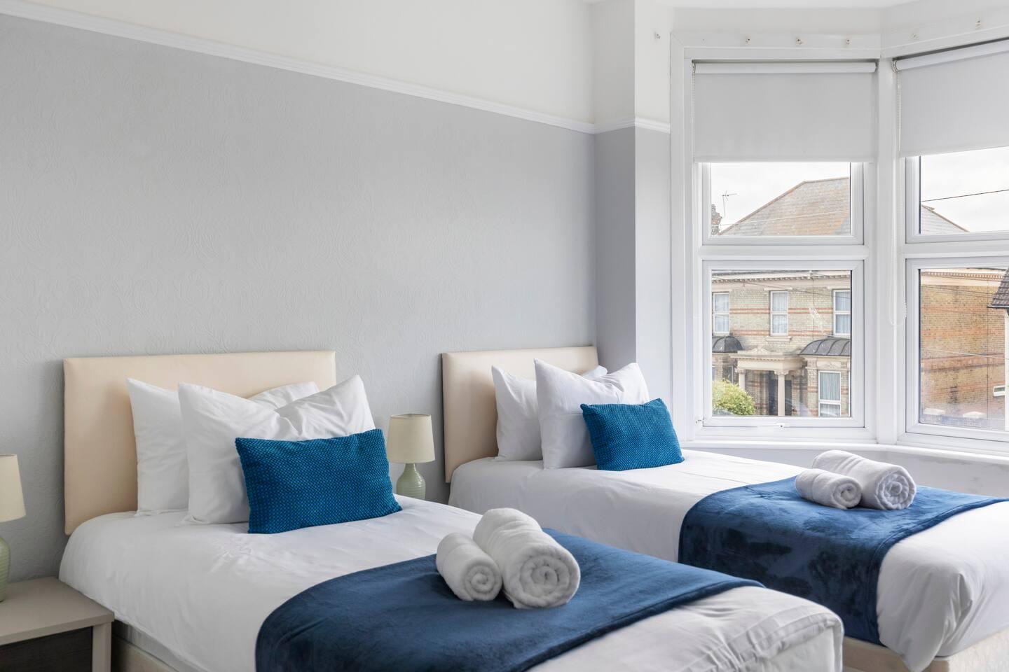 Large House & Garden Central Gravesend Kent6