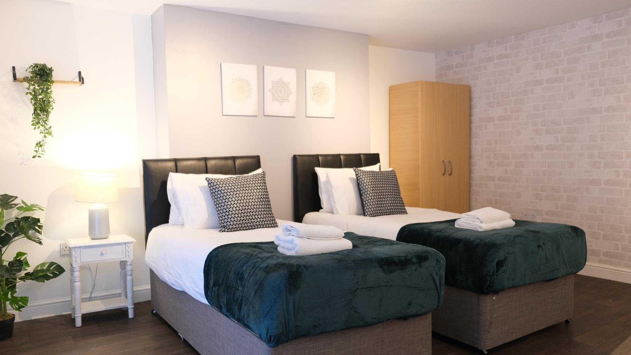 Modern 2-Bed Flat, Bedford3