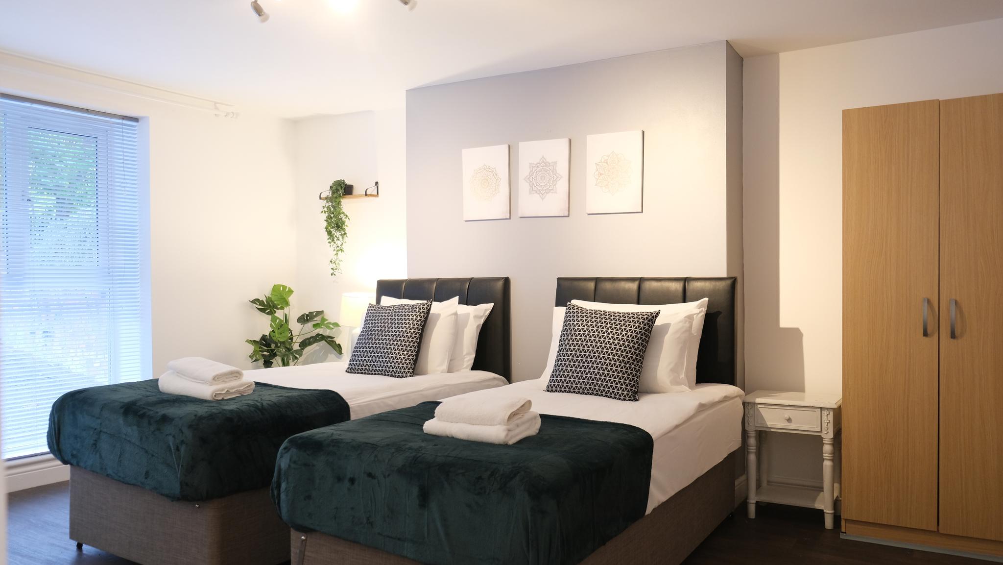 Modern 2-Bed Flat, Bedford2