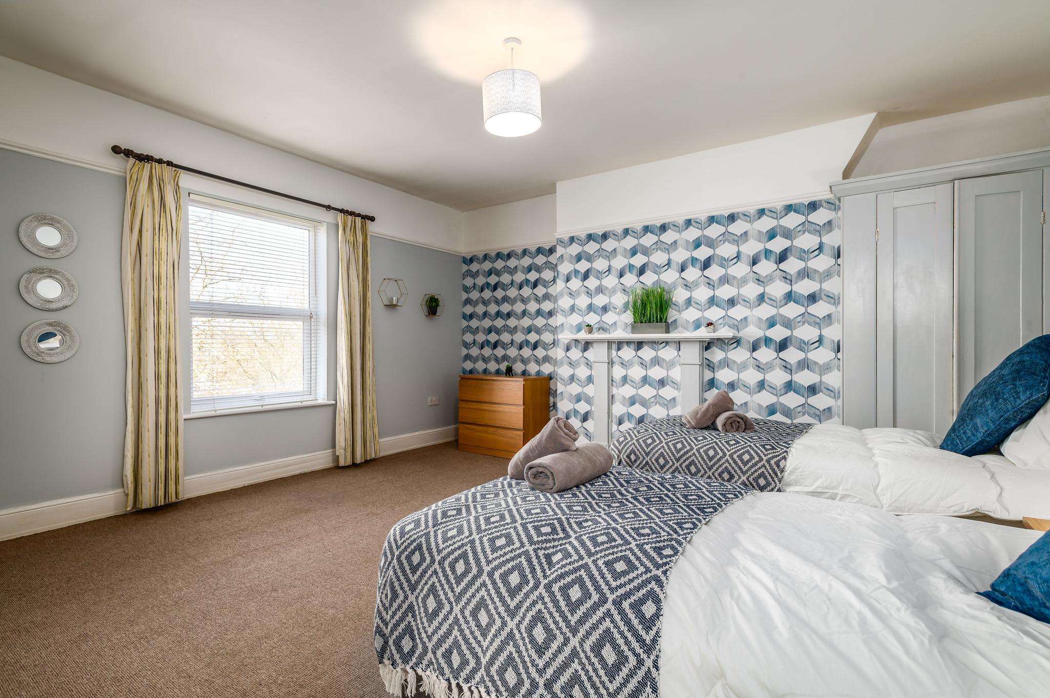 Modern 6BR w/ Parking | Bedford6