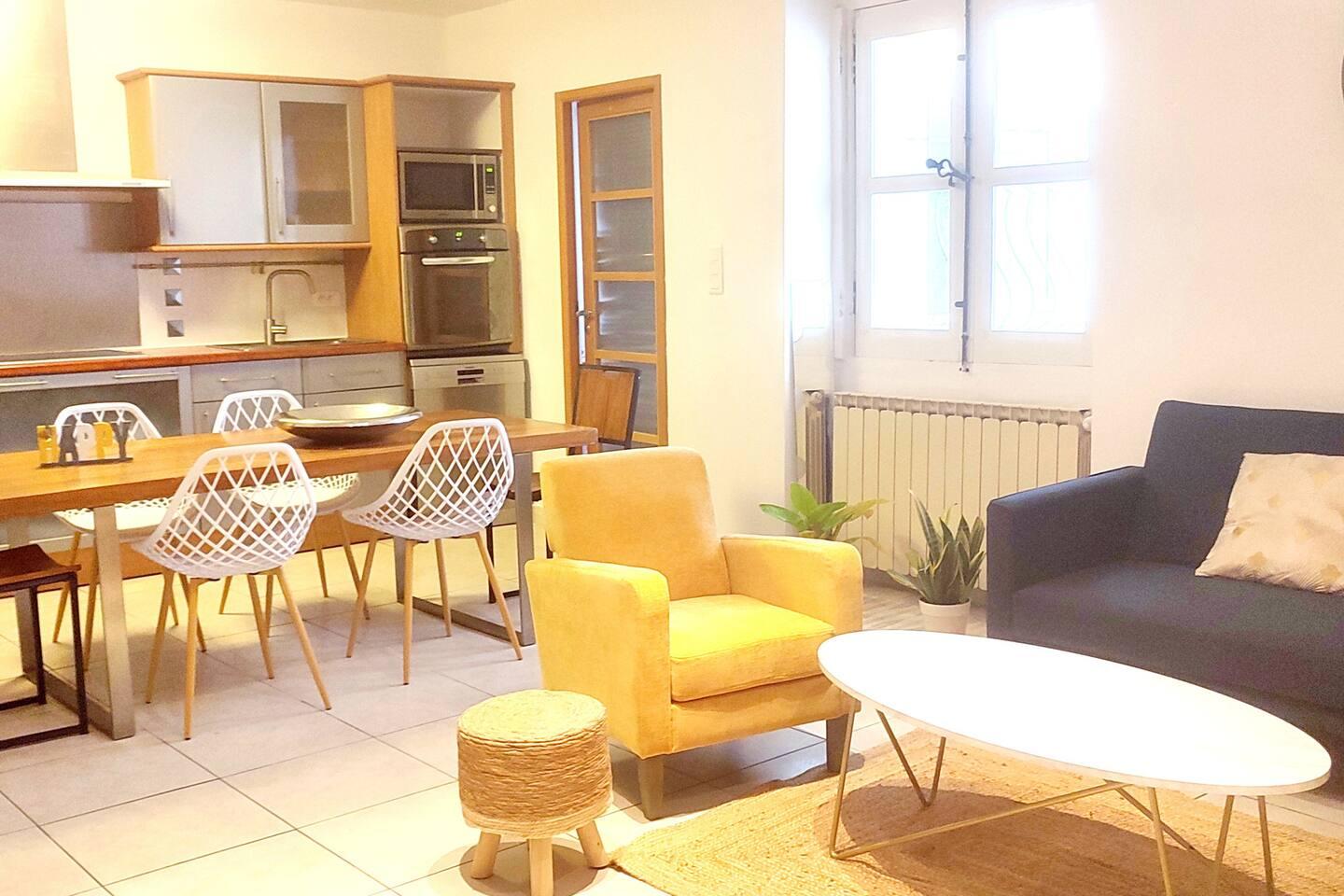 Central, cosy & spacious appt - 5 double Bedrooms2
