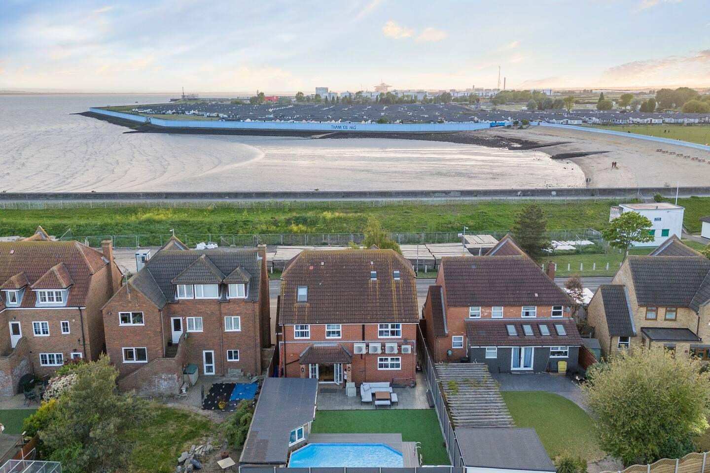 Large House Essex beach with Pool-Hot tub & Gym3