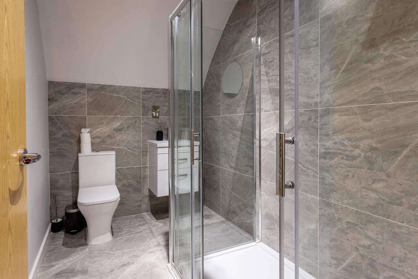 Stunning 2BR Duplex Near Centre4