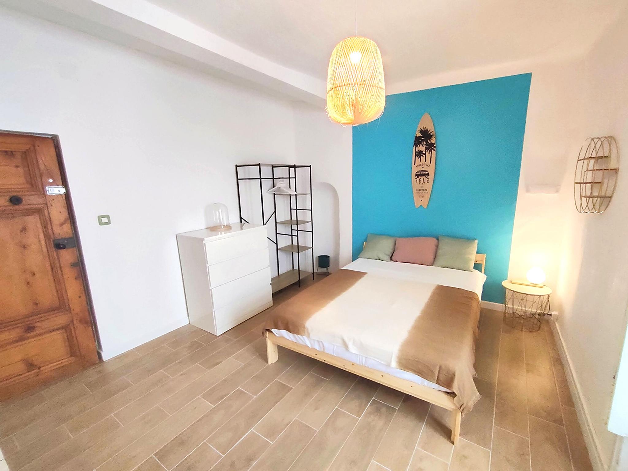 Central, cosy & spacious appt - 5 double Bedrooms4