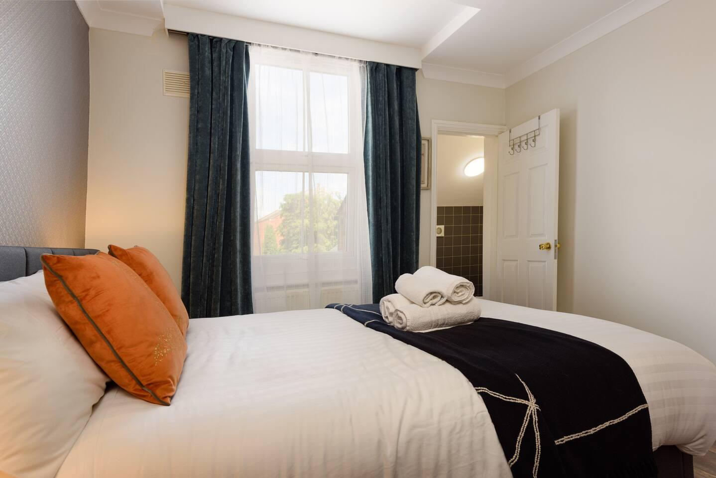 Stylish 1-BR Flat @ Town Centre6