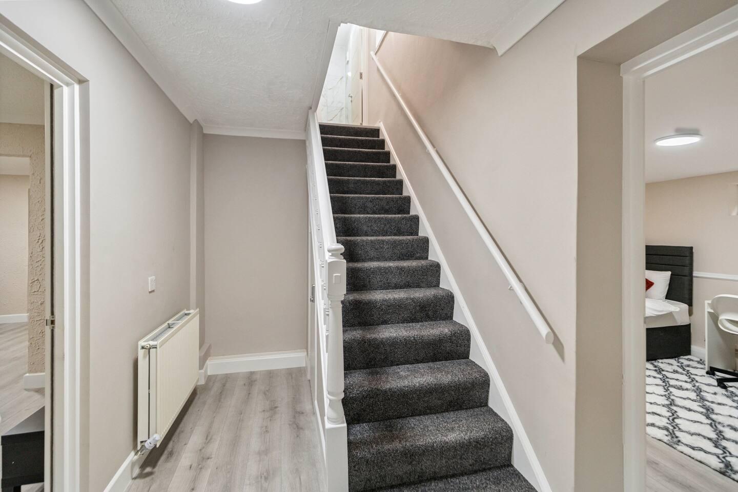 Spacious 5 Bed house Waltham Abbey With Garden4