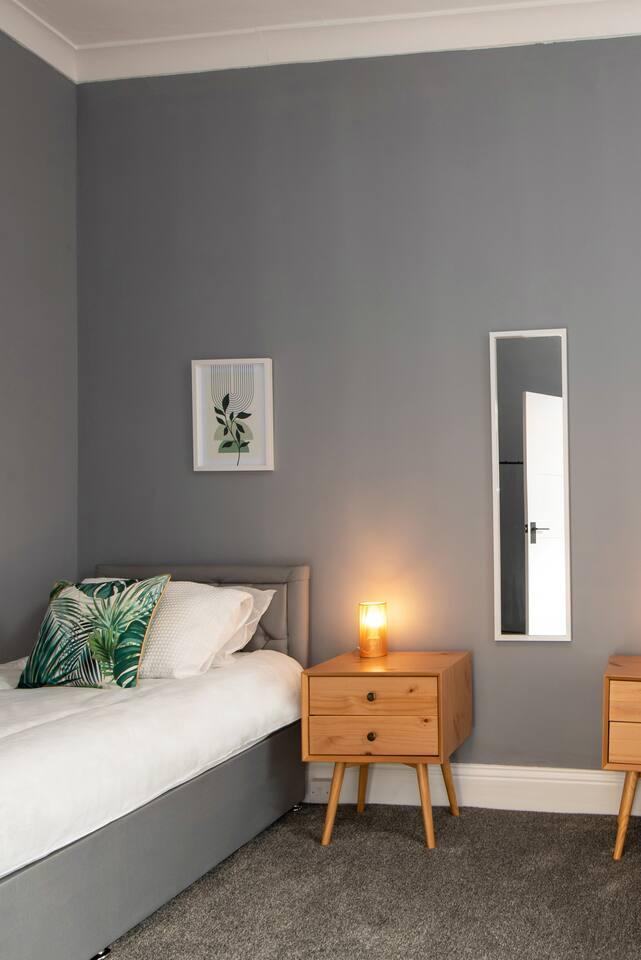 3Bed Sleeps 6 - Nr Hospital Parking & WiFi6