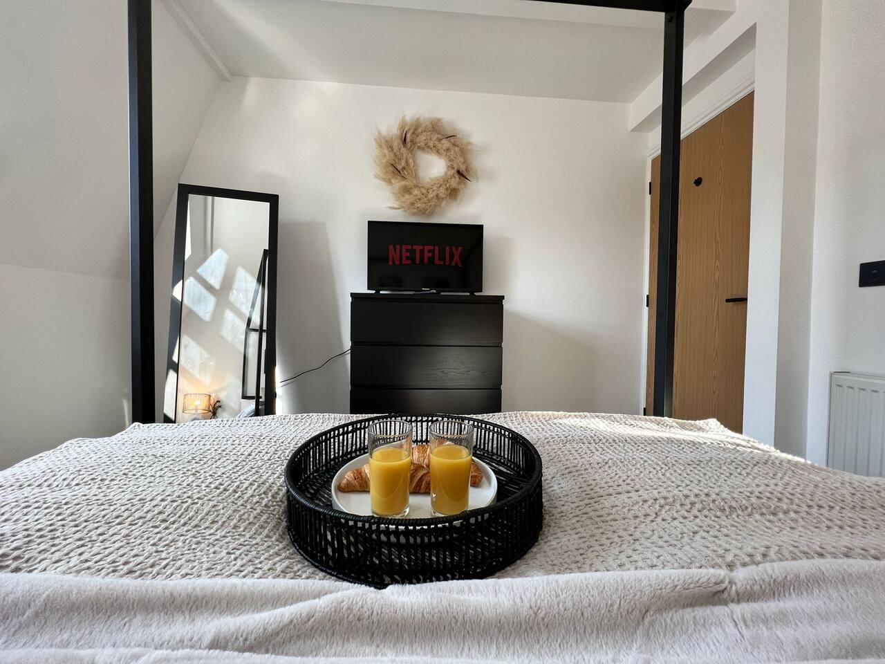 Penthouse Near Beach • Private Rooftop & Parking5